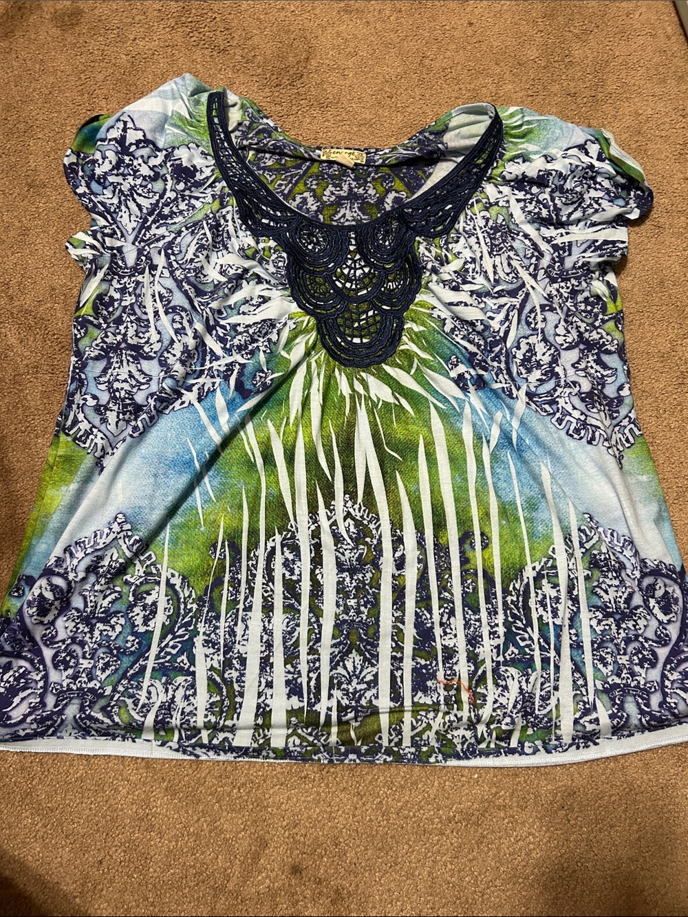 Women's Blue & Green Short Sleeve Scoop Neck Top with Navy Lace Yoke
